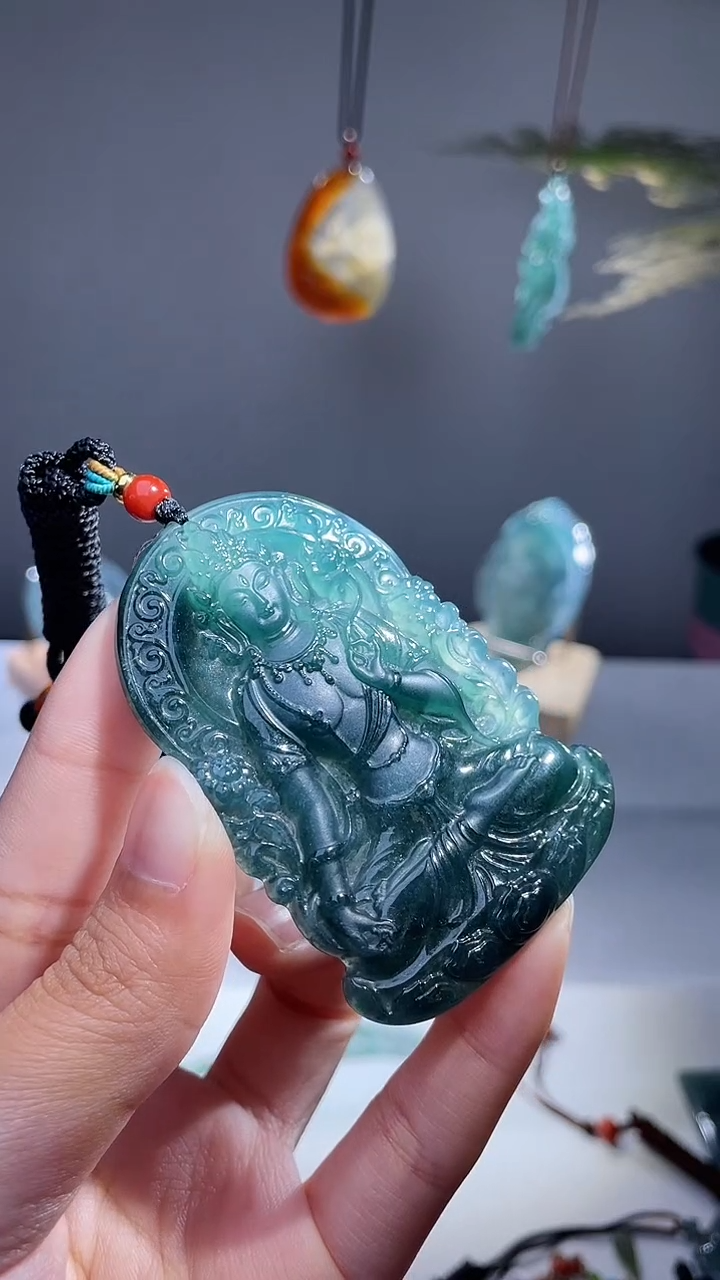 颈饰未镶嵌翡翠度母