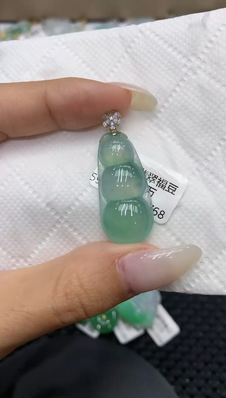颈饰18K金镶嵌翡翠111111111111