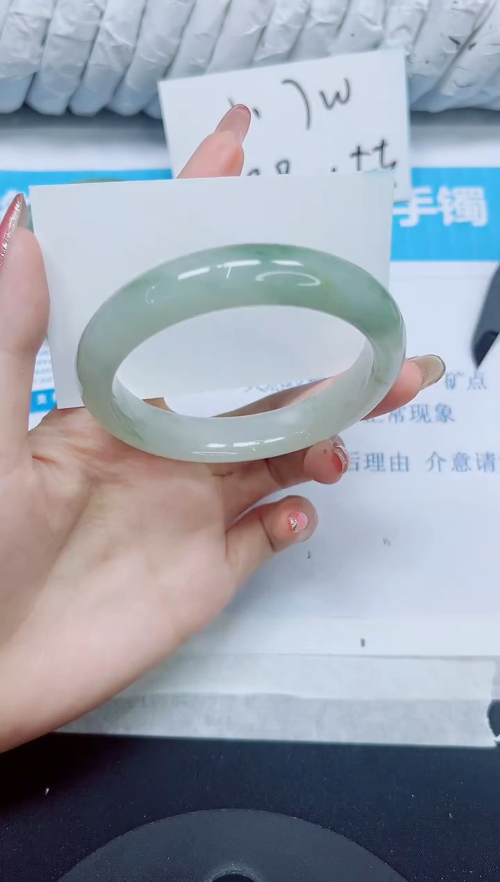 石英质玉手镯未镶嵌248/60.4