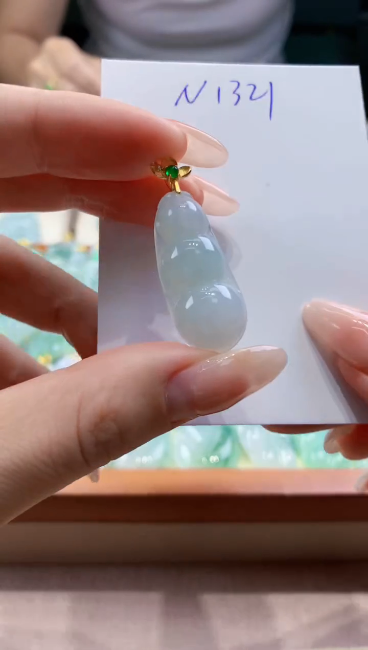 翡翠未镶嵌颈饰天然缅甸a货翡翠