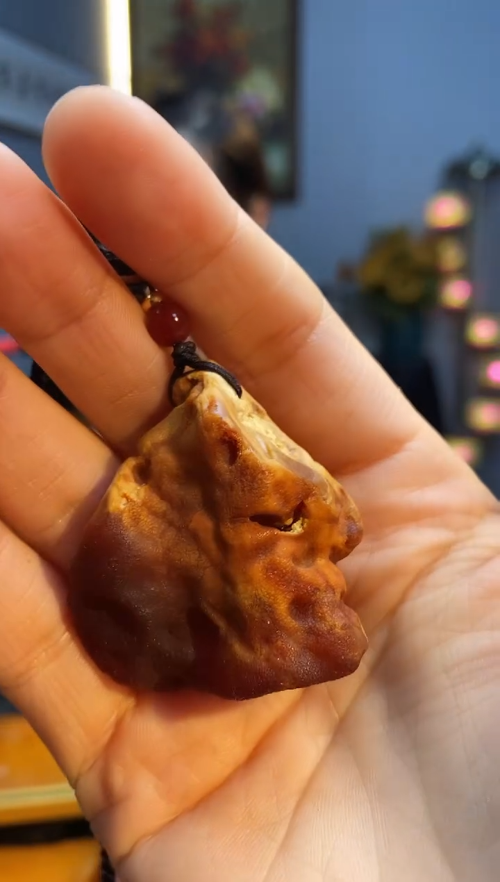 琥珀颈饰未镶嵌挂件