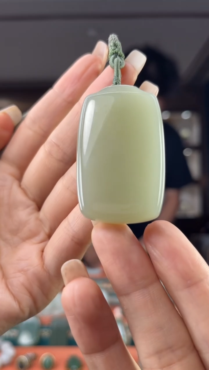 颈饰未镶嵌和田玉佩佩