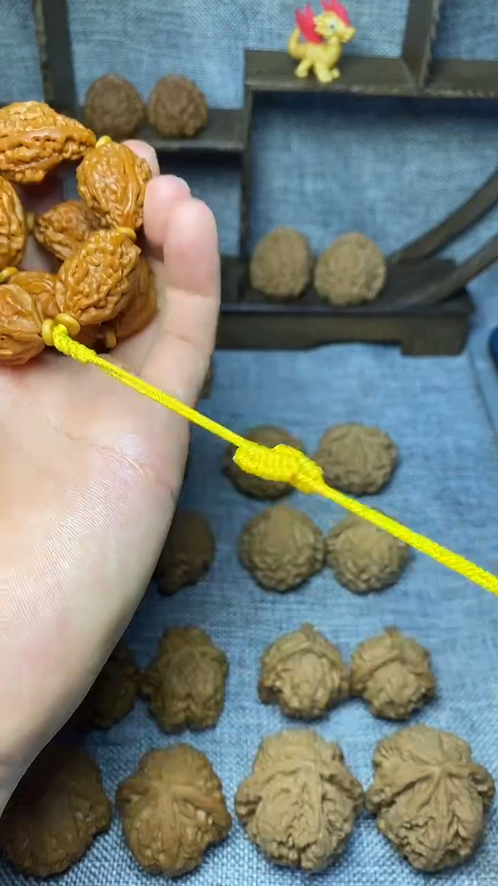 核桃绣花鞋手串一串