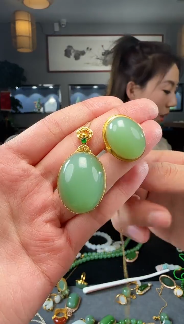 【闪购商品】和田玉一套不含链18K金镶嵌1