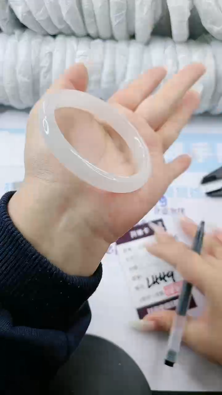 【闪购商品】石英质玉手镯未镶嵌多样性发货L449