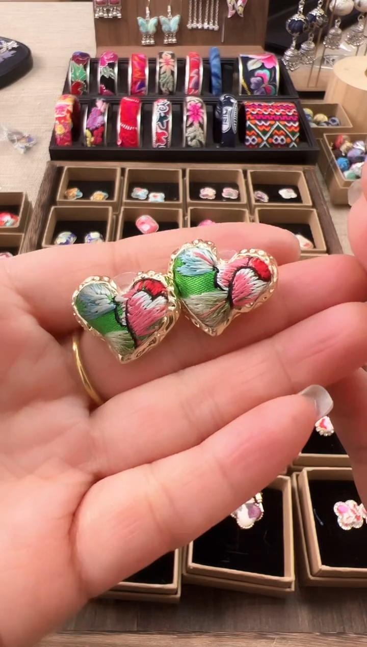 【闪购商品】织绣民族风老绣饰品062