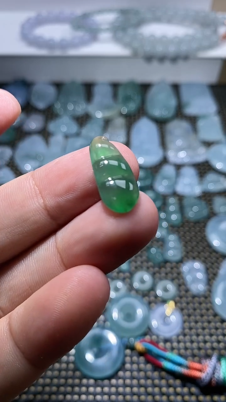 颈饰未镶嵌翡翠1