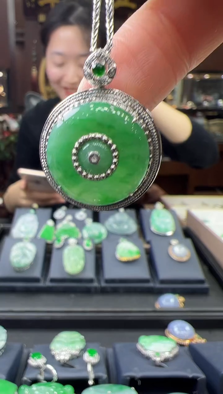 【闪购商品】翡翠挂件18K金镶嵌平安扣不含链