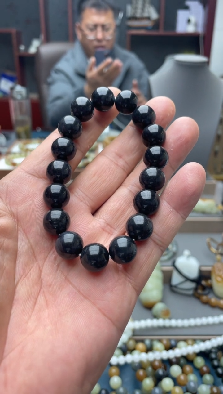 未镶嵌手串和田玉L****Z卡12