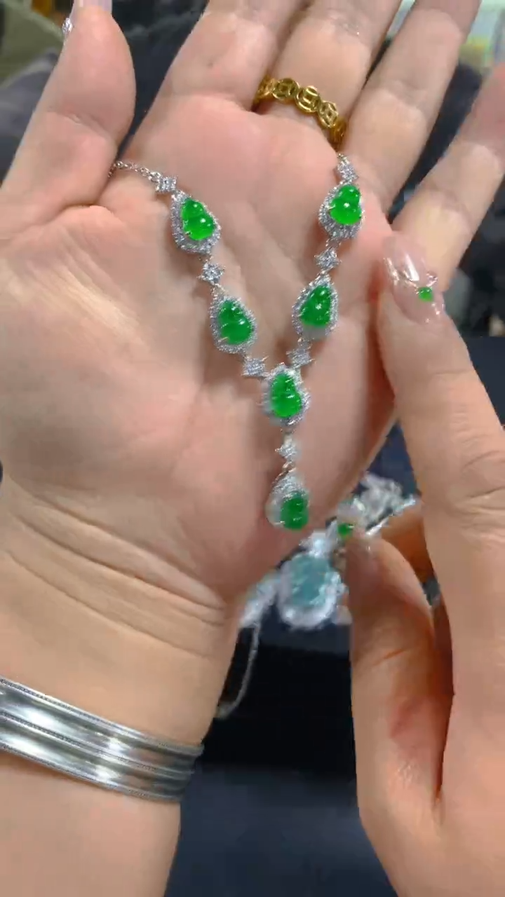 【闪购商品】翡翠吊坠(赠链)未镶嵌0615774420多样性发其一