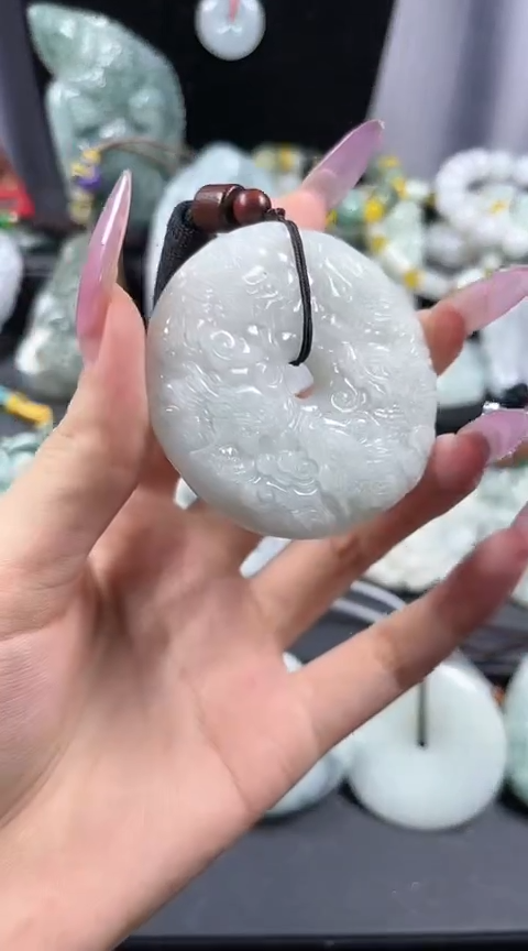 翡翠未镶嵌颈饰九龙平安扣