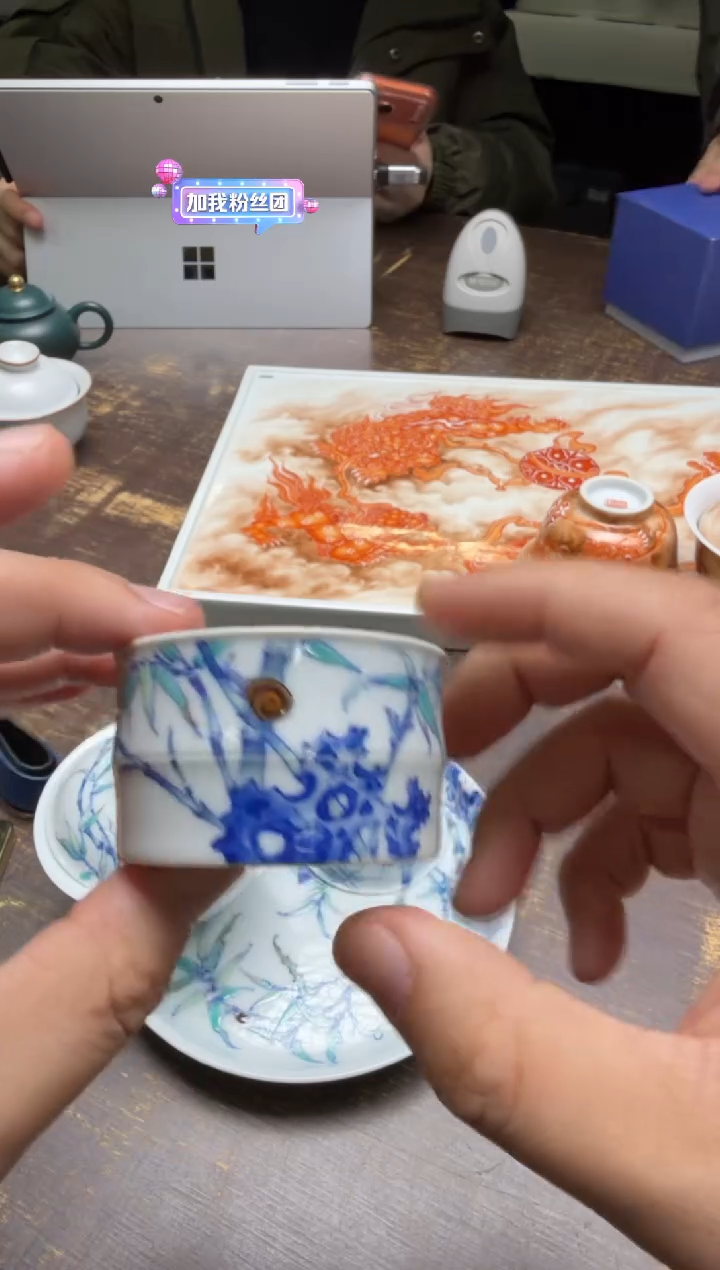 一儒堂青花加彩蜗牛竹节杯