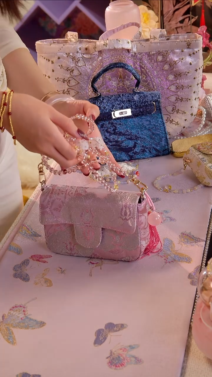 非遗西阵织 如图所示