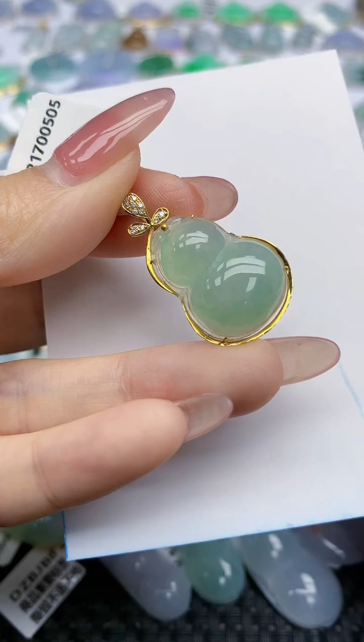 【闪购商品】翡翠挂件18K金镶嵌天然翡翠A货