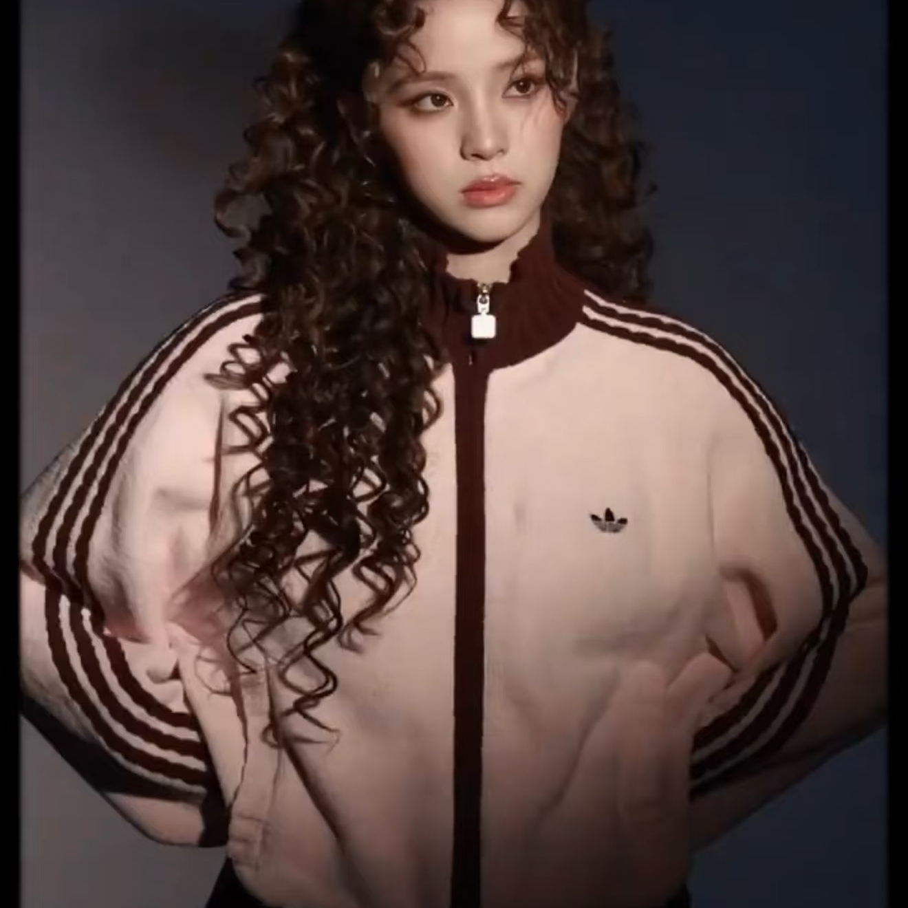 adidas三叶草新款限定针织绒面运动连帽夹克外套KV8867