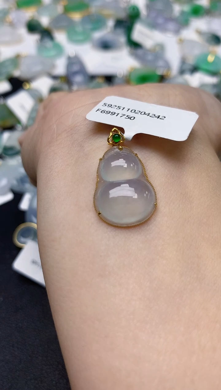 颈饰18K金镶嵌翡翠天然缅甸A货翡翠