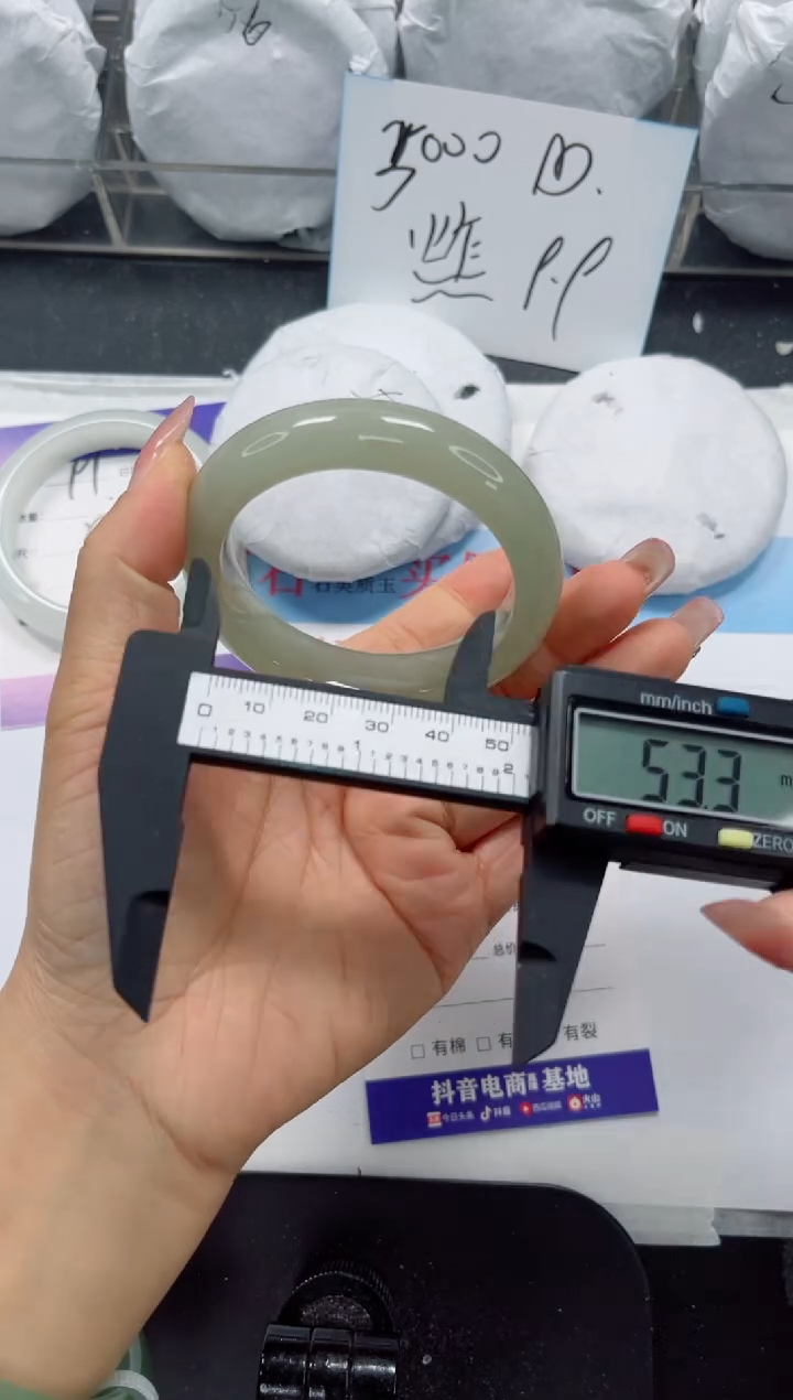 未镶嵌手镯石英质玉92-54