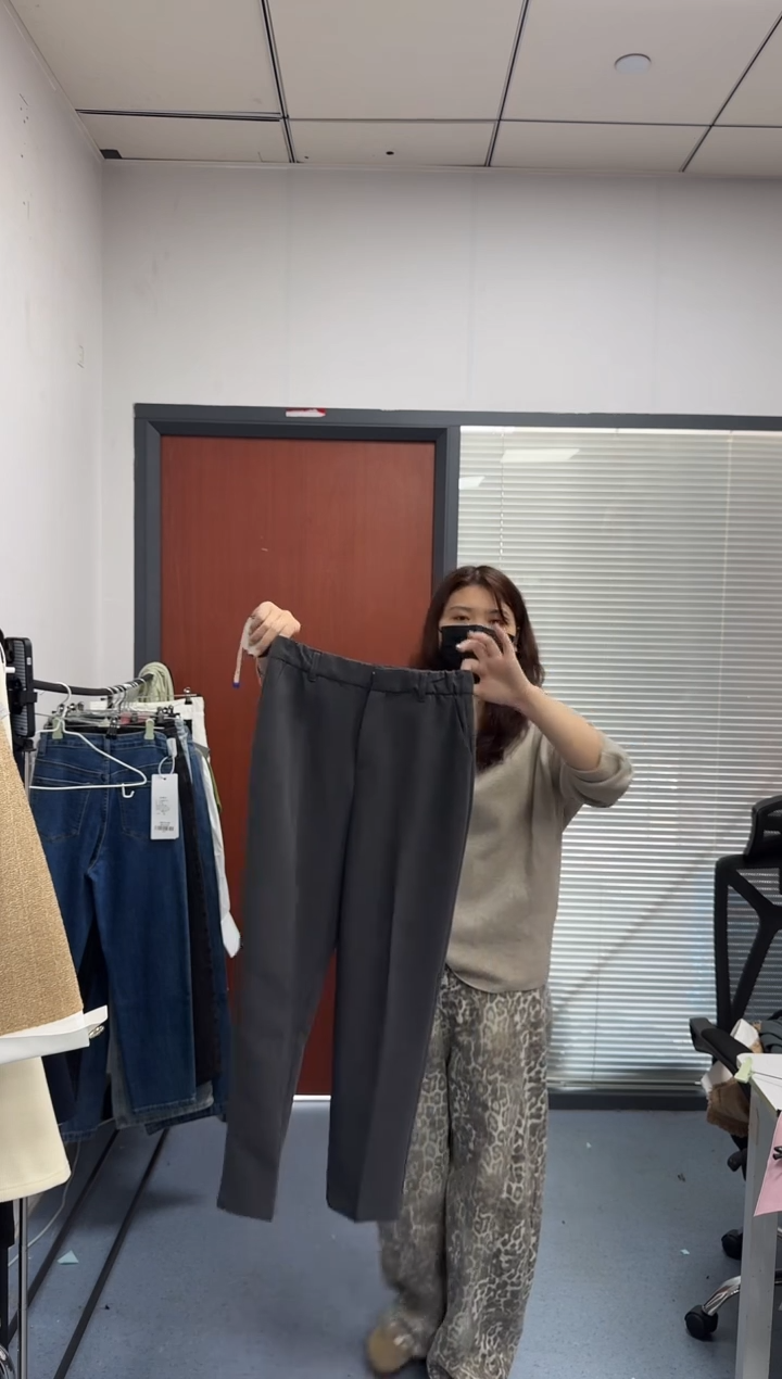 恐龙阿姨闪购商品：春秋款灰色西裤s