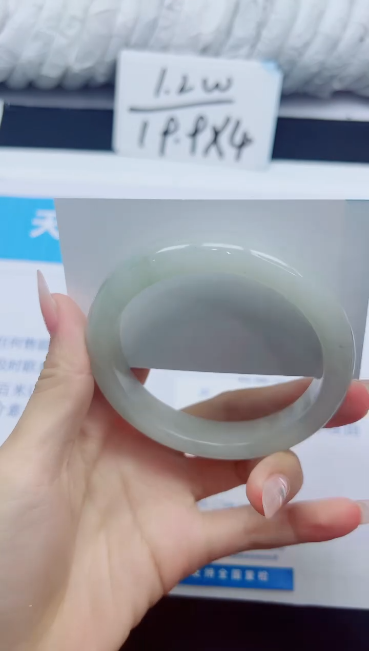 石英质玉手镯未镶嵌280/60