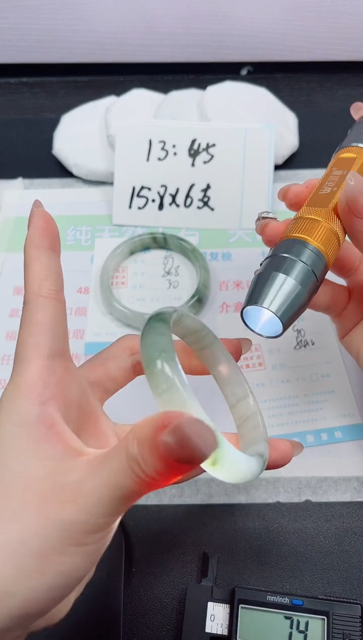 【闪购商品】石英质玉手镯未镶嵌90-