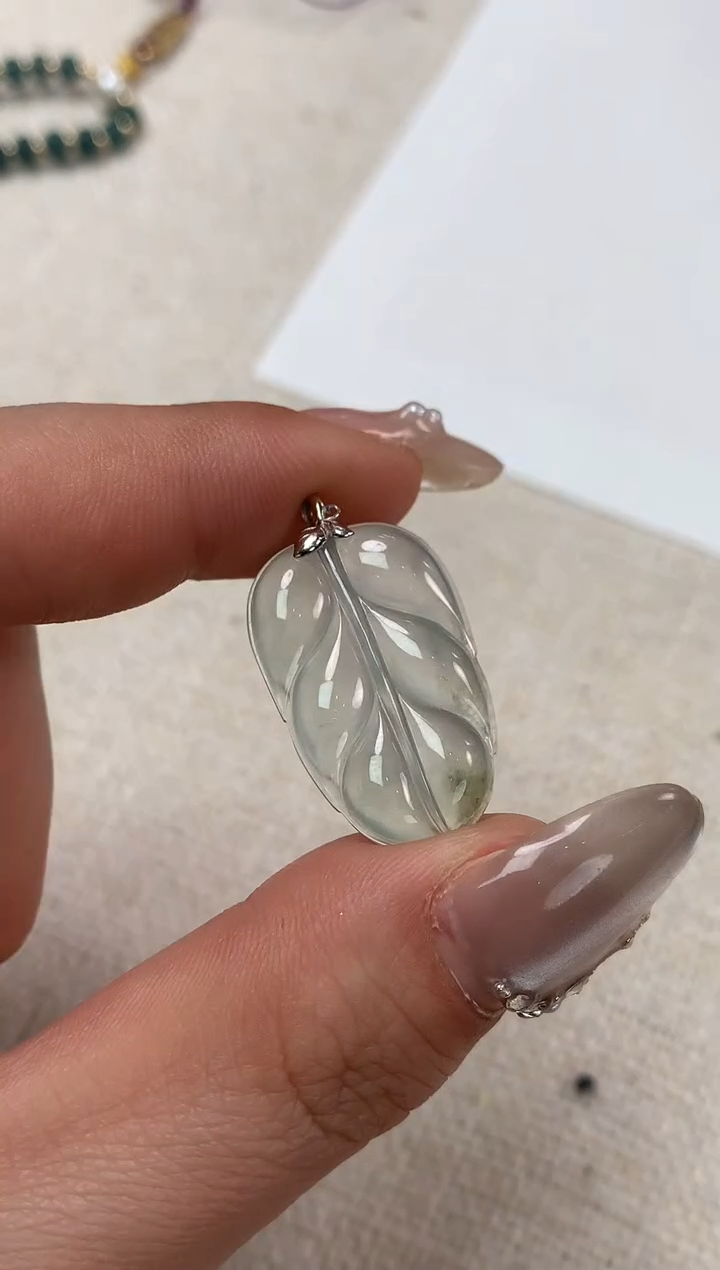 【闪购商品】翡翠吊坠(不含链)18K金镶嵌叶子