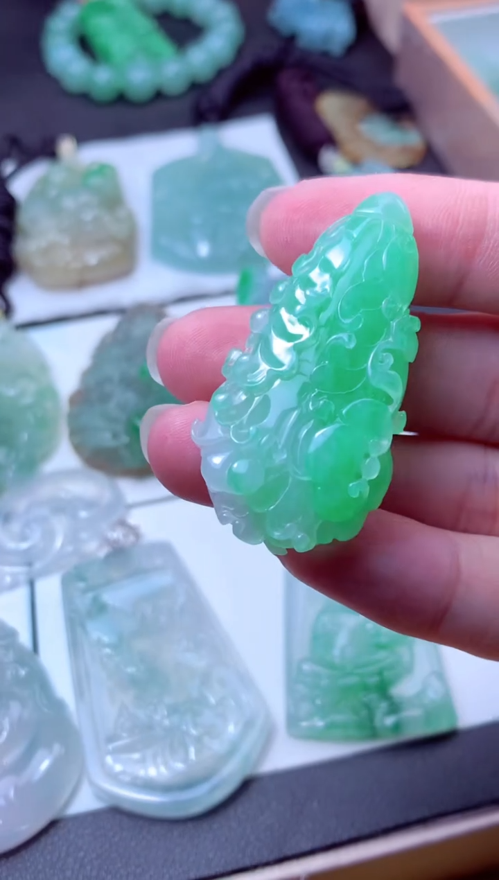 颈饰未镶嵌翡翠天然A货翡翠