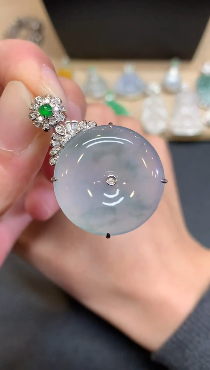 【闪购商品】翡翠颈饰18K金镶嵌平安扣【无服务费】