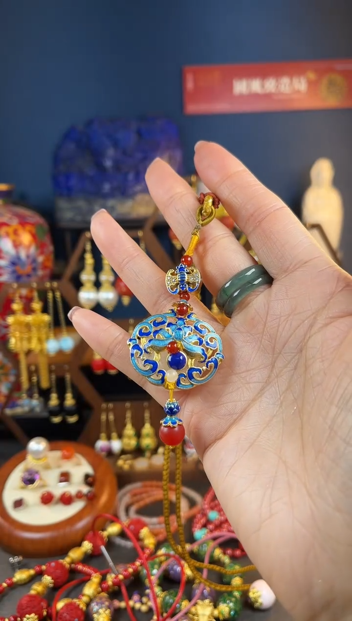 【闪购商品】蓝色团秀珐琅吊坠