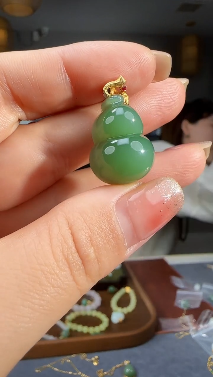 和田玉18K金镶嵌吊坠(不含链)1