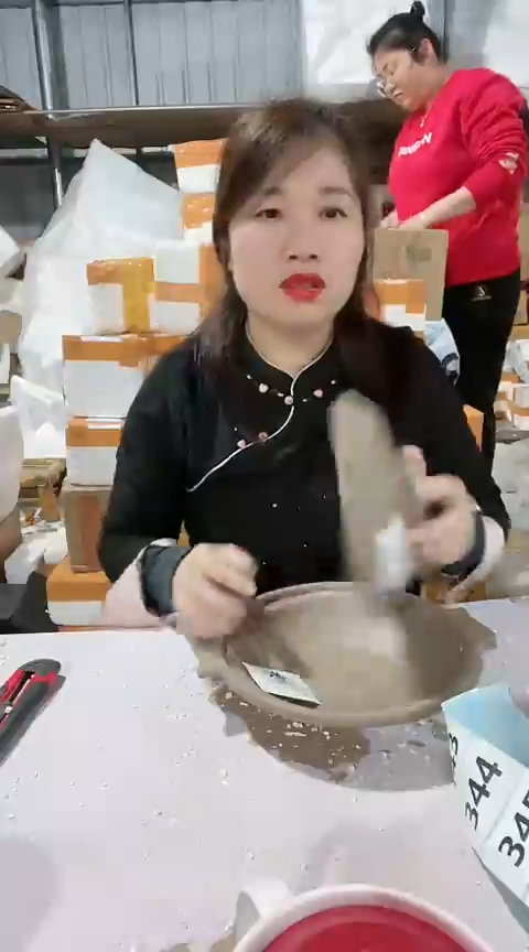 【闪购商品】303瑕疵原陶浅煲。。