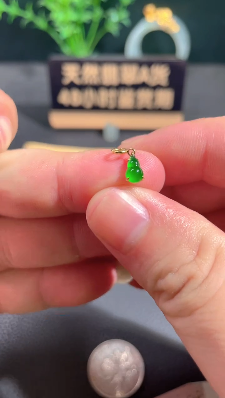 翡翠18K金镶嵌颈饰翡翠