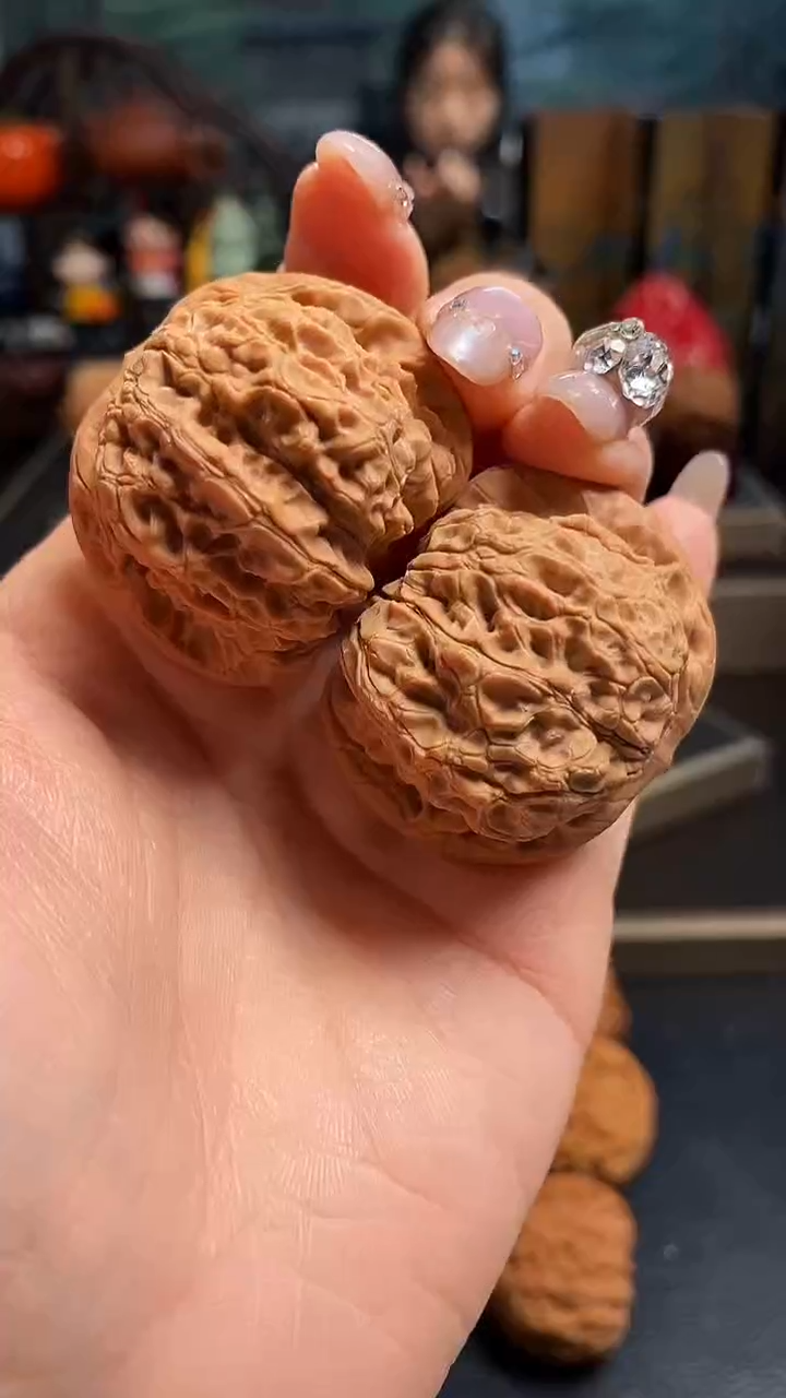 【闪购商品】文玩核桃吊坠B17血麒麟39