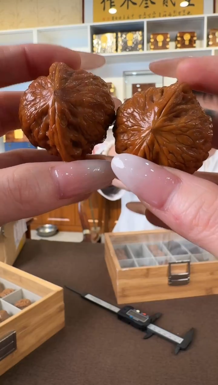 木42.7*39 铁锤妹妹核桃一对