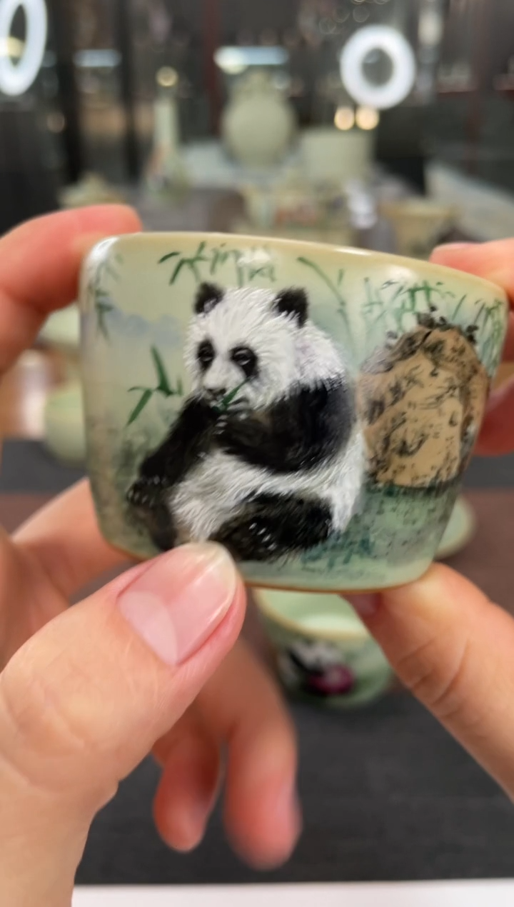 【闪购商品】周泽堂粉青余秀华彩绘 君子竹节杯 熊猫