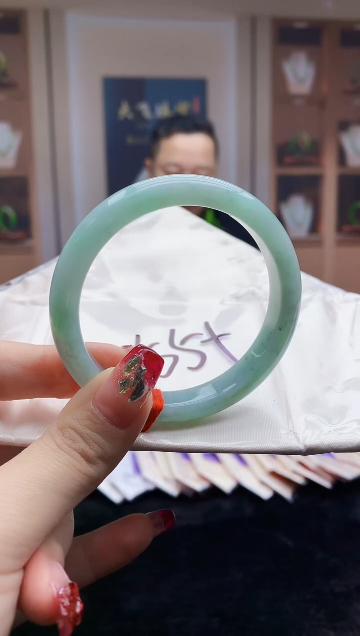 【闪购商品】翡翠手镯未镶嵌   H60-68