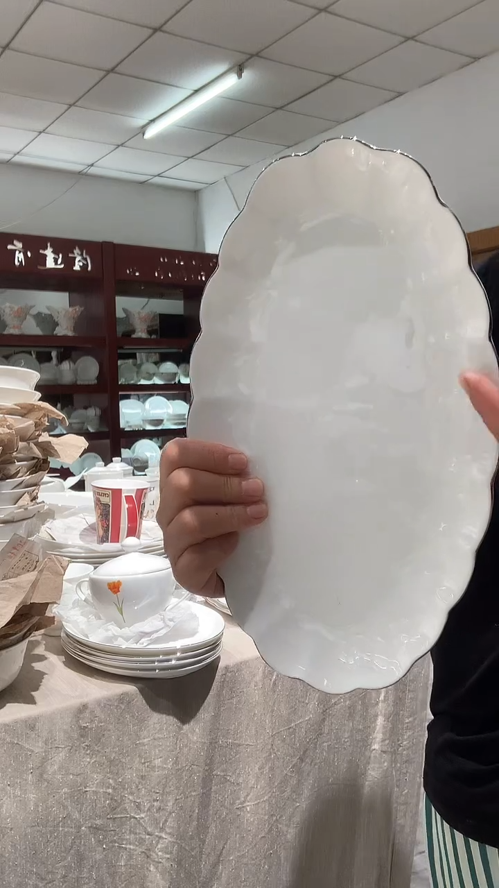 12鱼盘帕锦隆达骨质瓷白金边