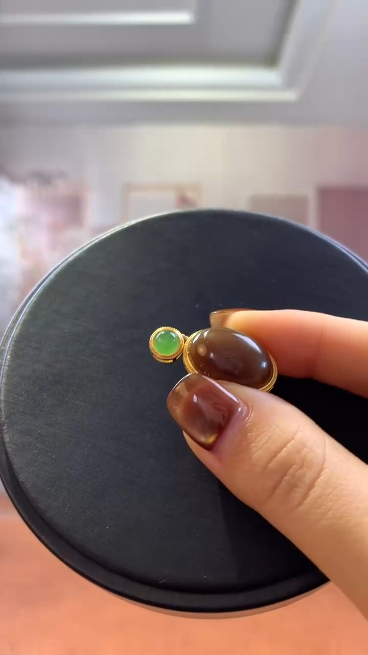 银S925镶嵌和田玉挂件且末红糖蛋面吊坠