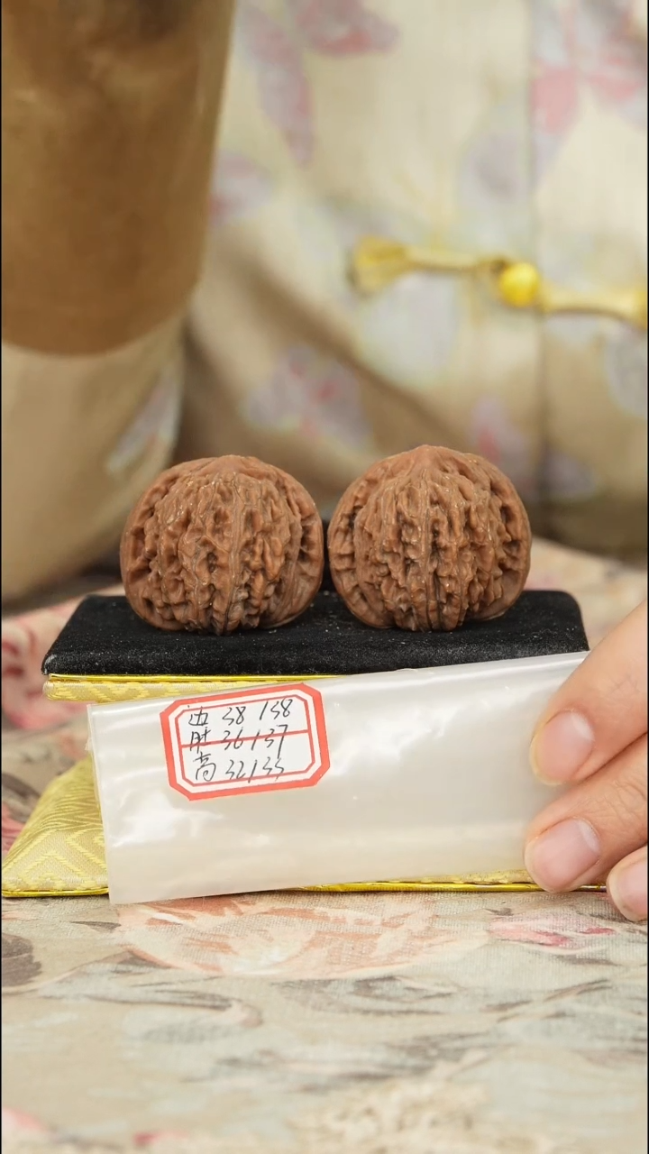 【闪购商品】文玩核桃把件一代楼