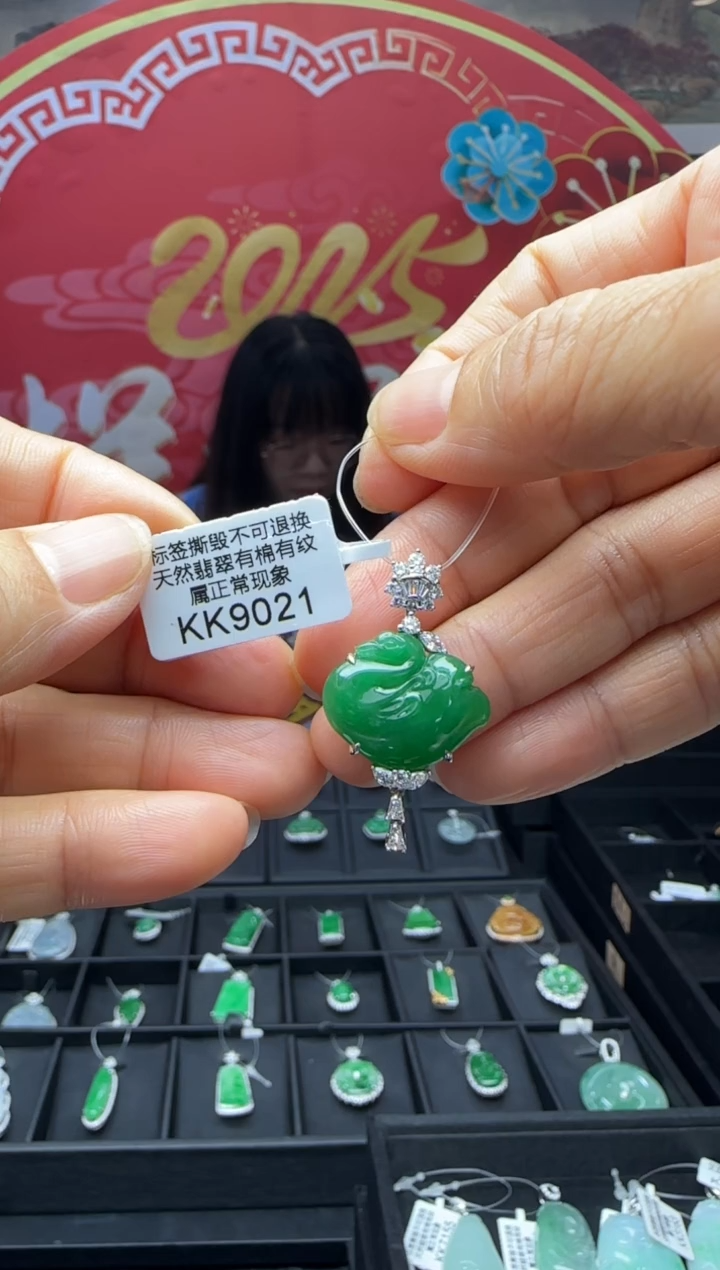 【闪购商品】翡翠颈饰18K金镶嵌KK9021天鹅 退货扣运营费100