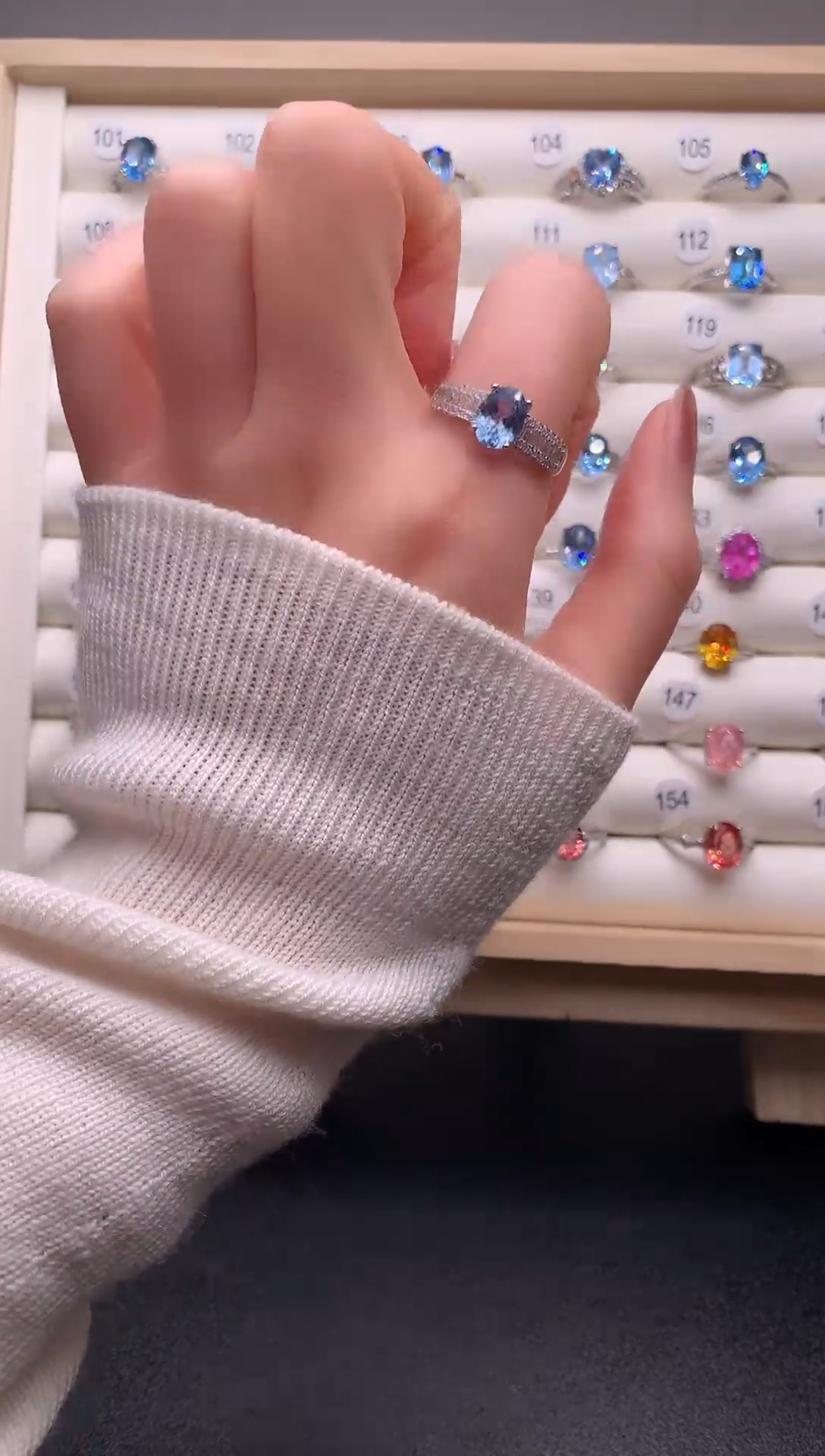 6海蓝宝石（处理）海蓝宝戒指