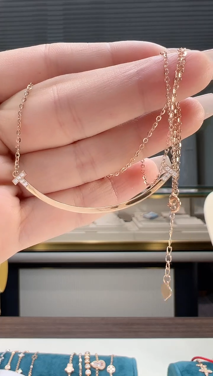 【闪购商品】钻石颈饰18K金镶嵌镶钻酒窝微笑项链K红