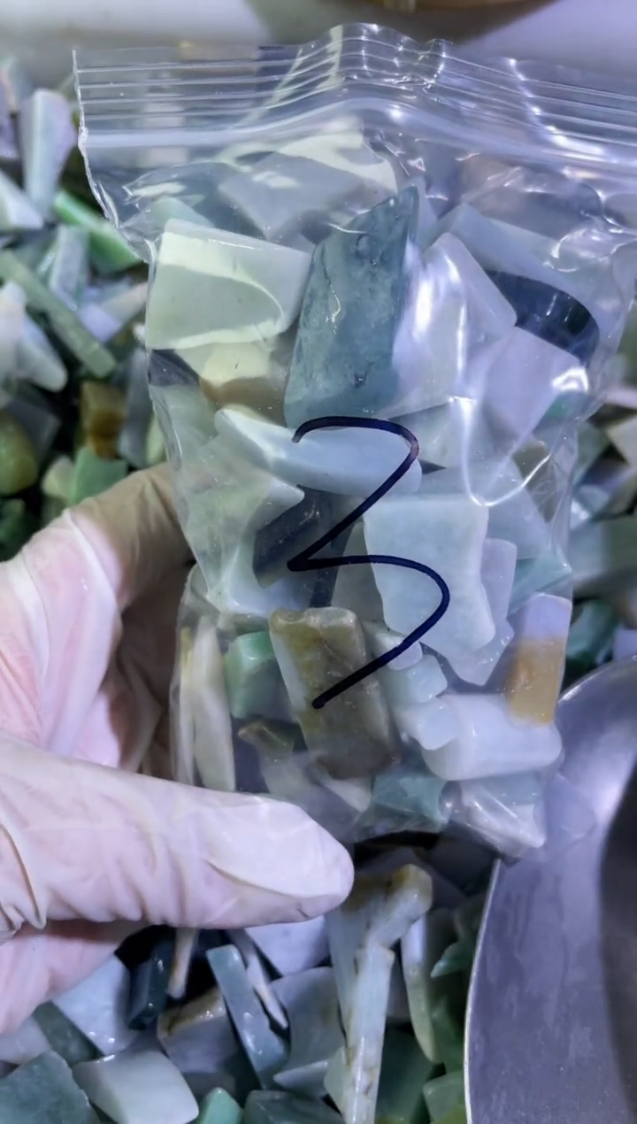 【闪购商品】翡翠颈饰未镶嵌天然翡翠中号500克3