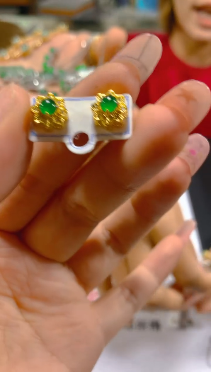 翡翠未镶嵌耳饰多样性发一