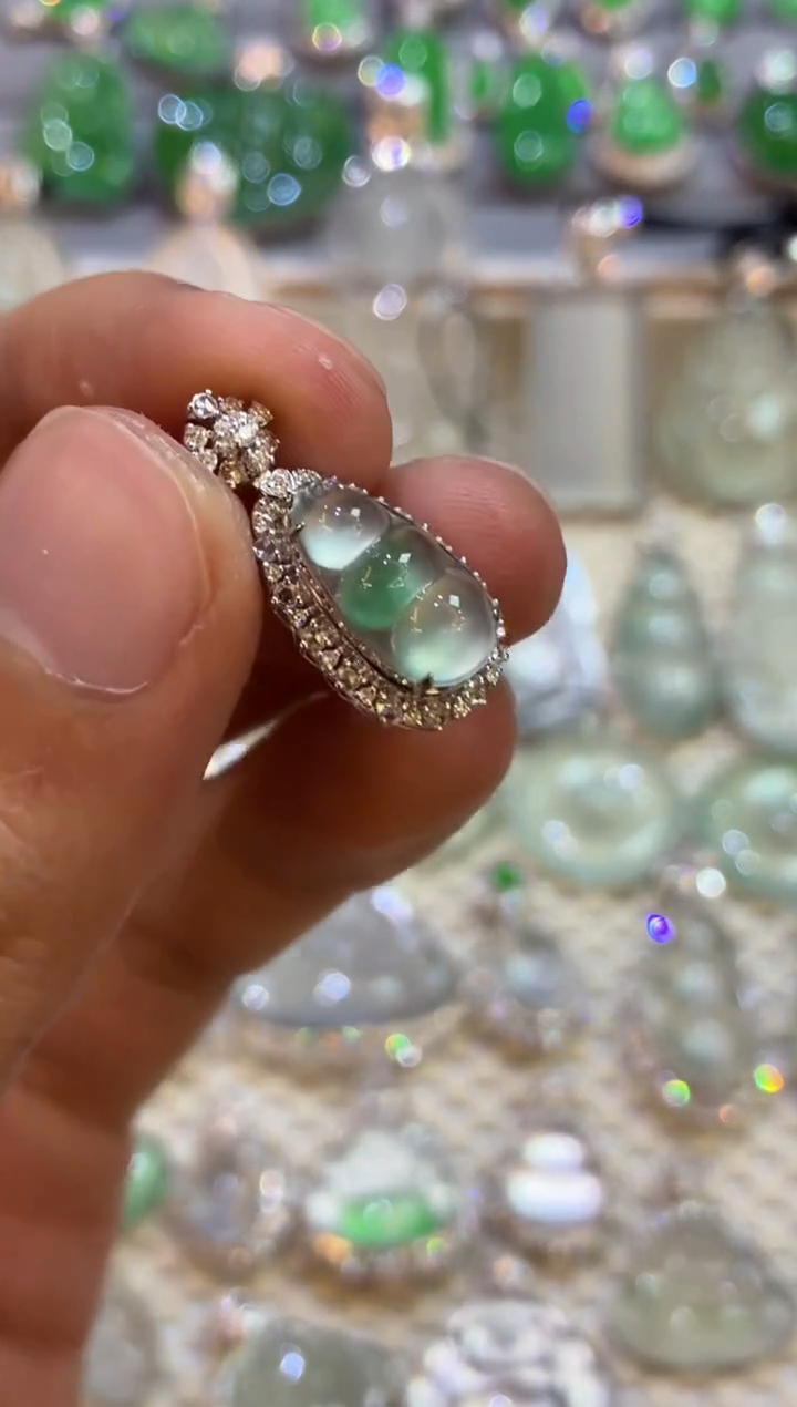 吊坠(不含链)18K金镶嵌翡翠豆子