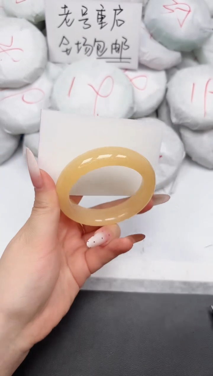 未镶嵌手镯石英质玉292/53.2