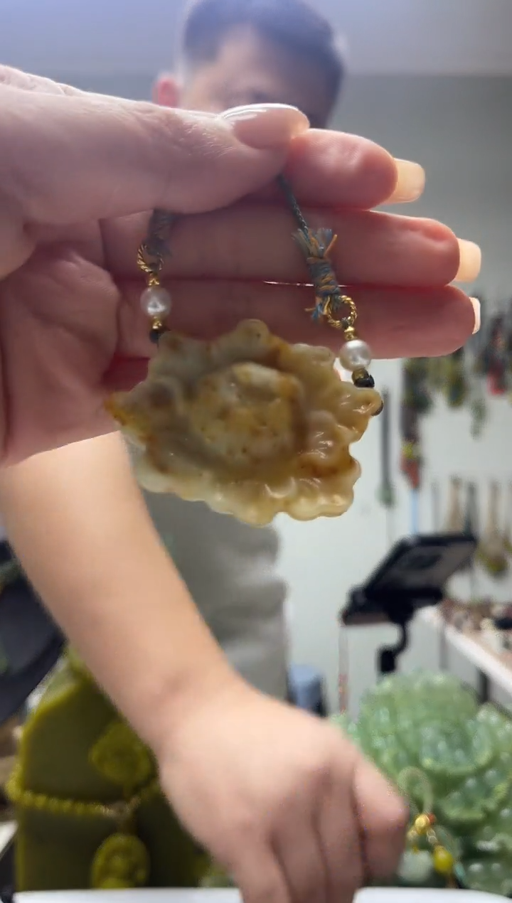 未镶嵌岫玉颈饰`