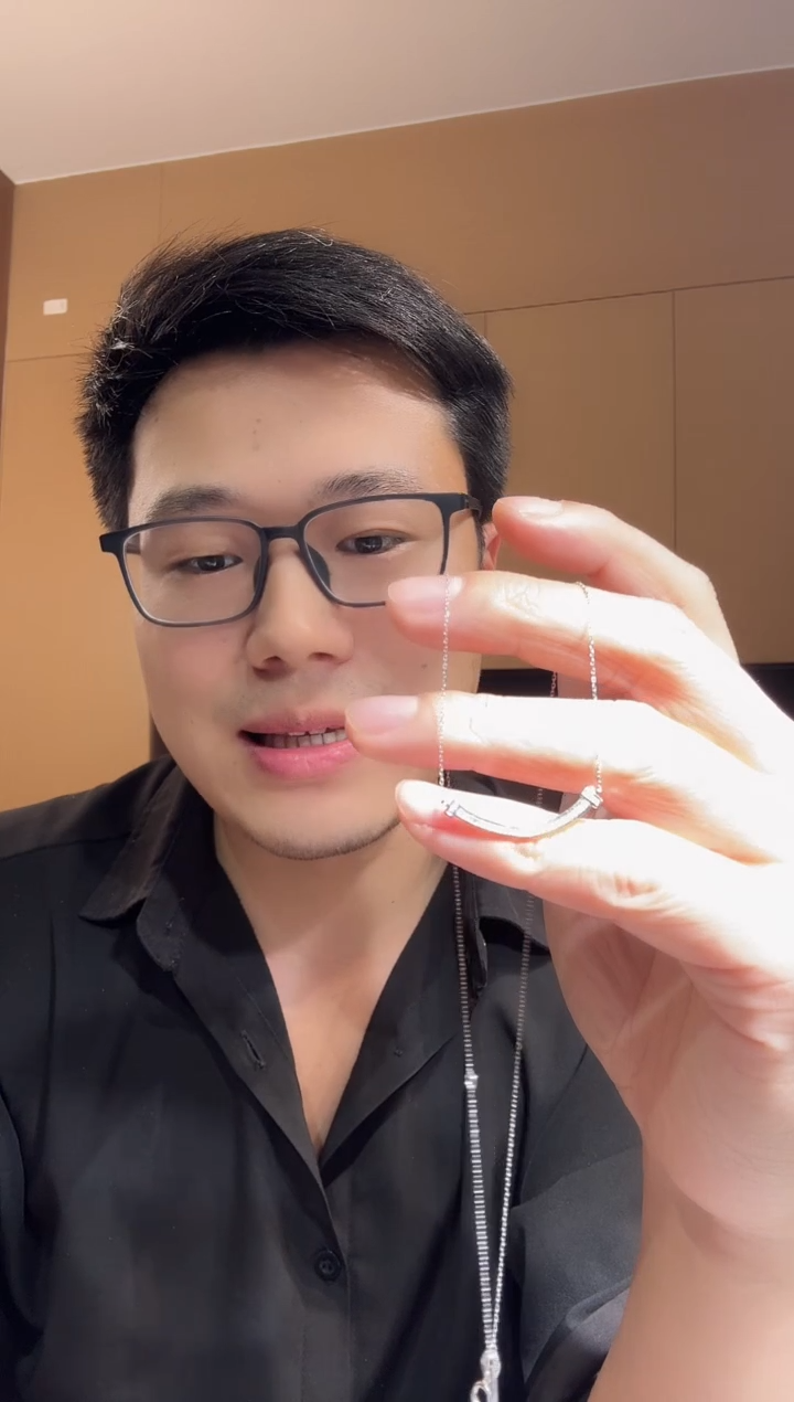 【闪购商品】钻石套链18K金镶嵌微笑项链TG