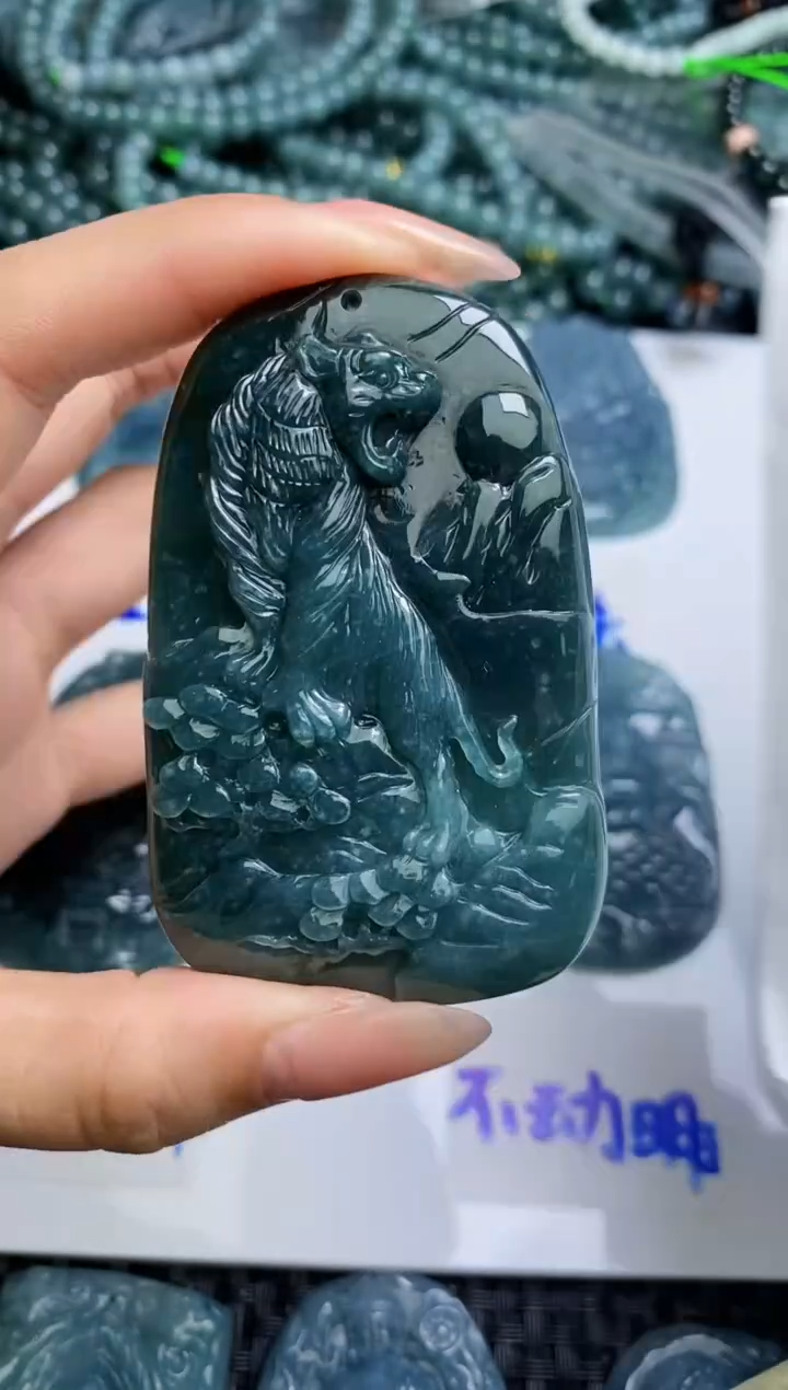 【闪购商品】翡翠颈饰未镶嵌         