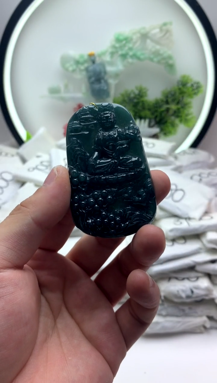 翡翠未镶嵌颈饰大势至