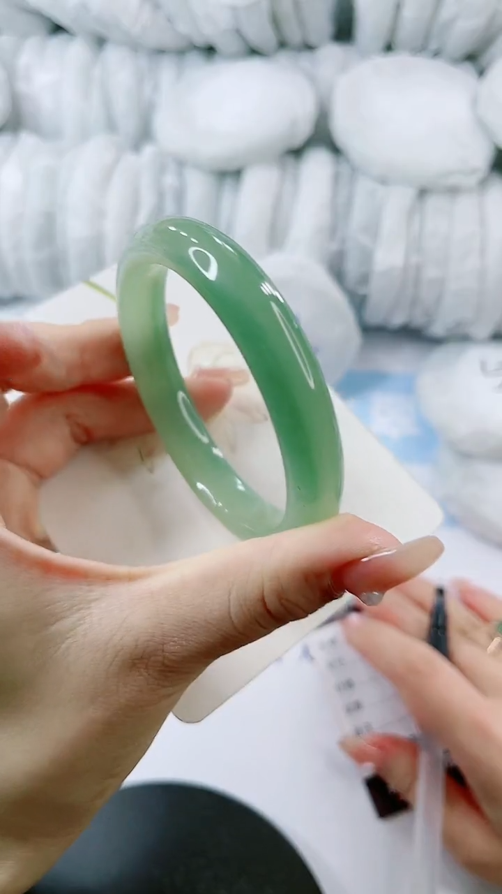 【闪购商品】石英质玉手镯未镶嵌0900973556-多样性发货